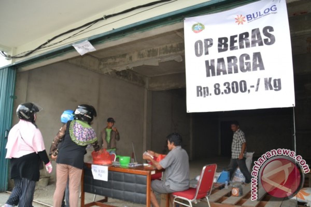 Pemkot Singkawang gelar operasi pasar beras