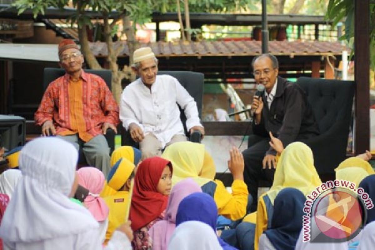 Mbah Dul Beri Motivasi 50 Yatim Surabaya