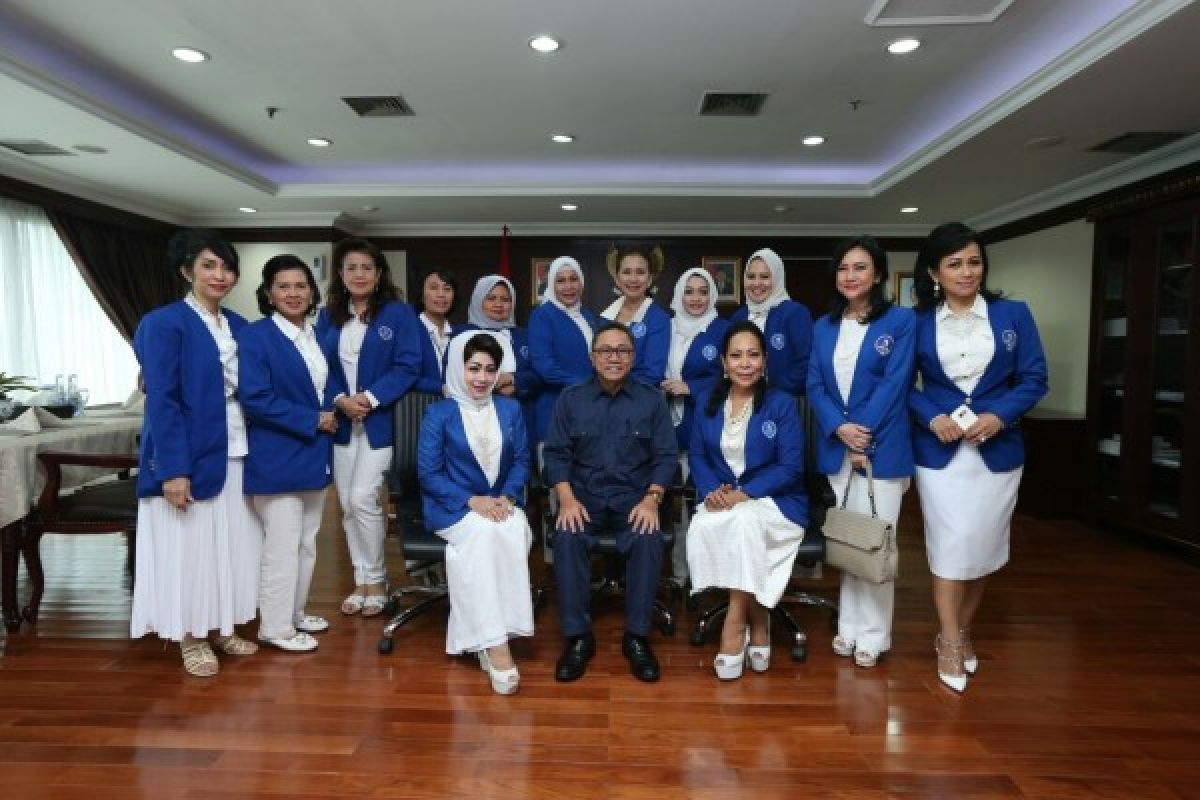 Wanita pengusaha "curhat" perekonomian kepada Ketua MPR