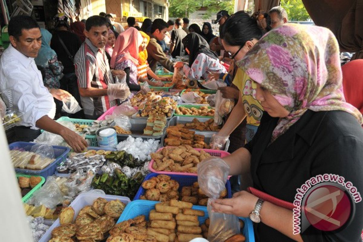 Kampung pasar Singkil diserbu pembeli 