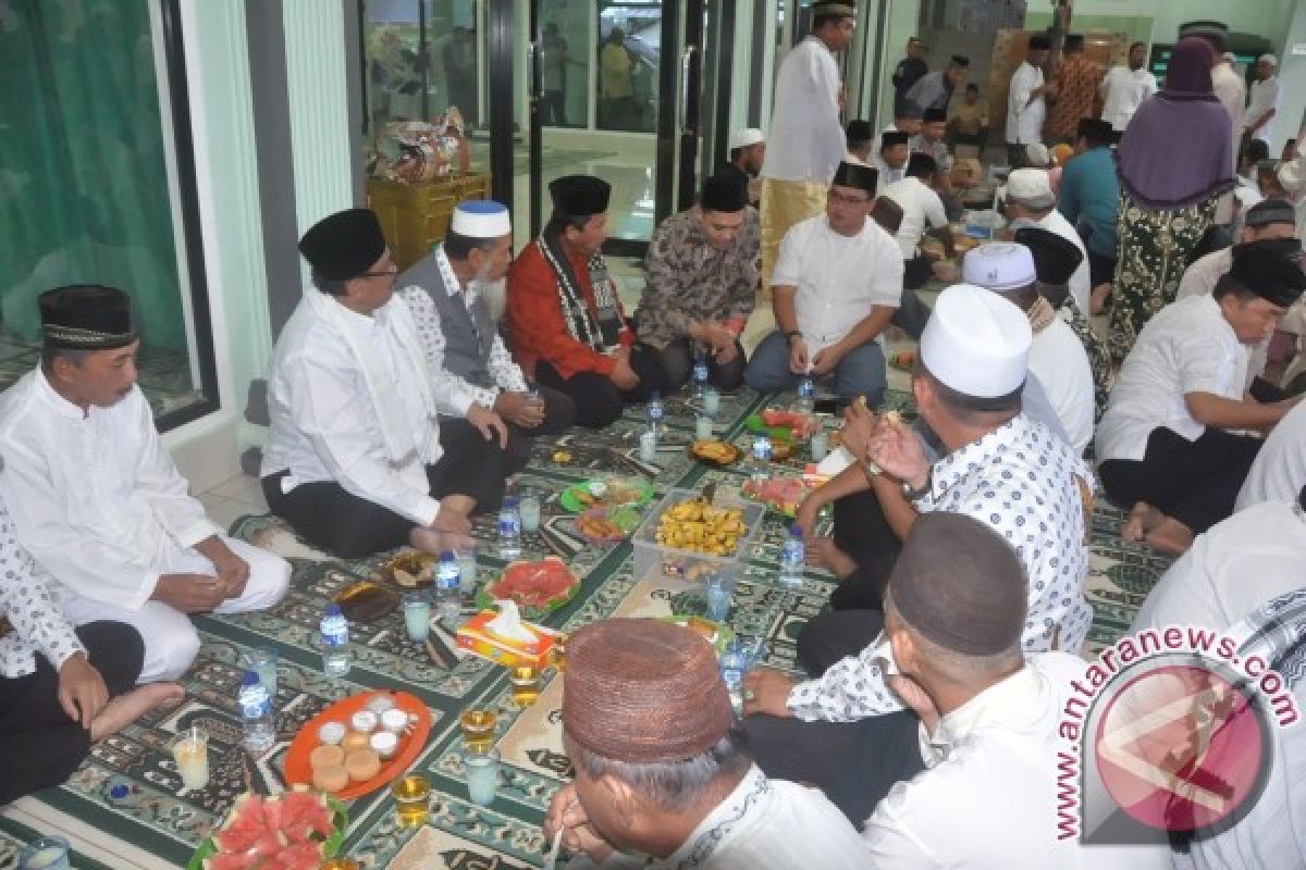 Pemkab Bangka Tengah Bagikan Daging Bersubsidi