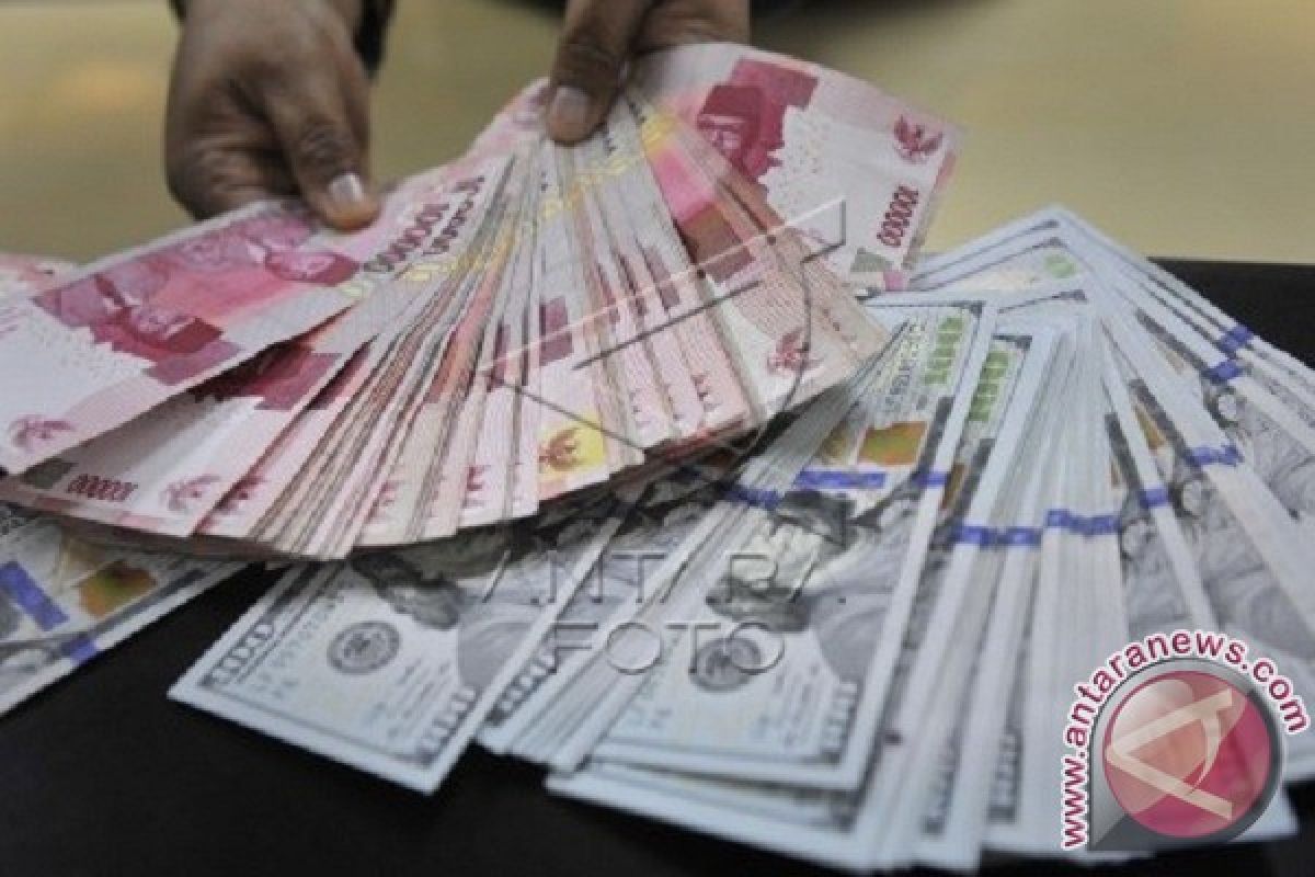 Ekonom Perkirakan Rupiah Bisa ke13.900/Dolar AS