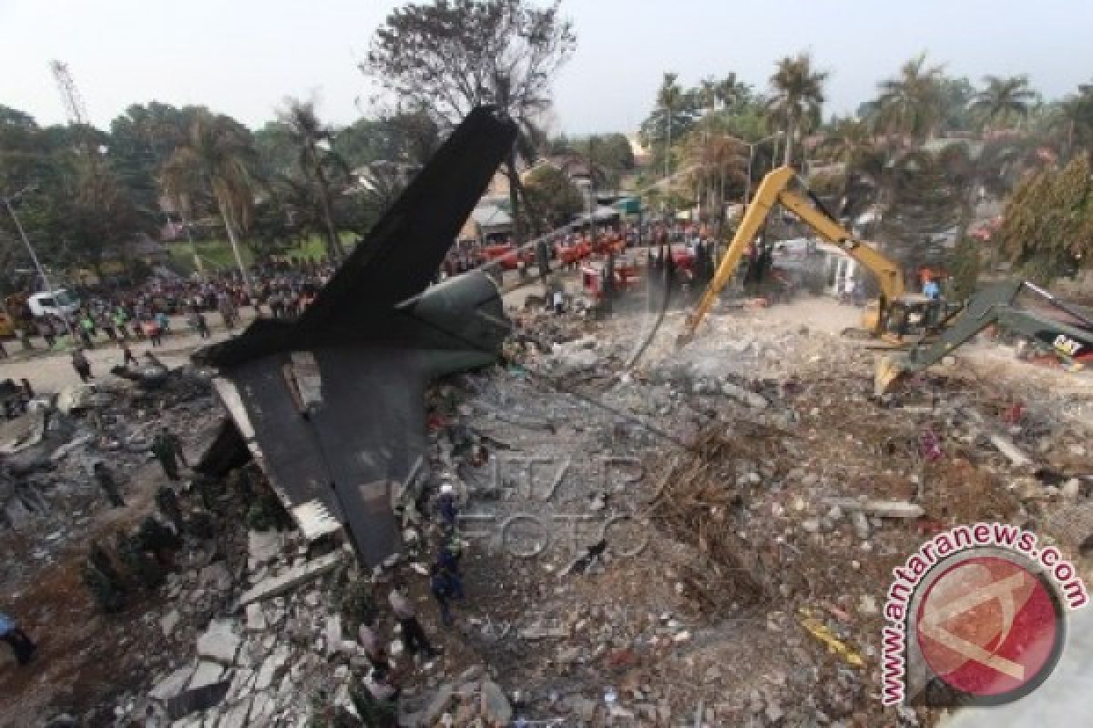 Satu Keluarga Korban Hercules Dimakamkan Satu Liang