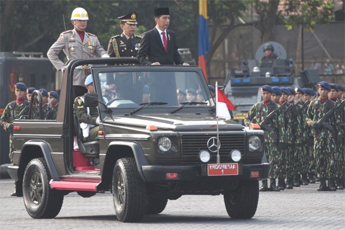 President Jokowi asks national police to improve public services