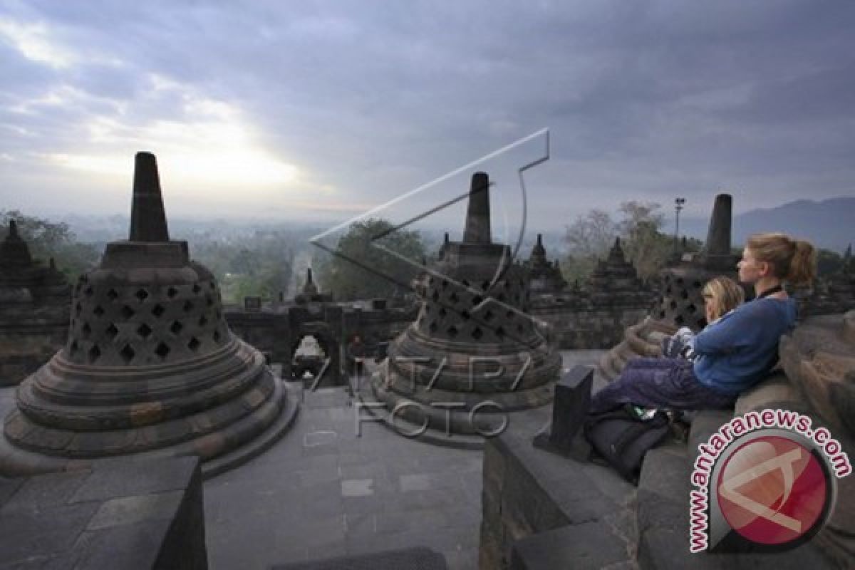 Sunrise At Borobudur Temple Attracts More Tourists