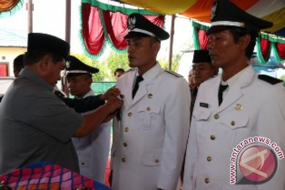  Bupati Yusran Lantik Tujuh Kades di Kecamatan Babulu