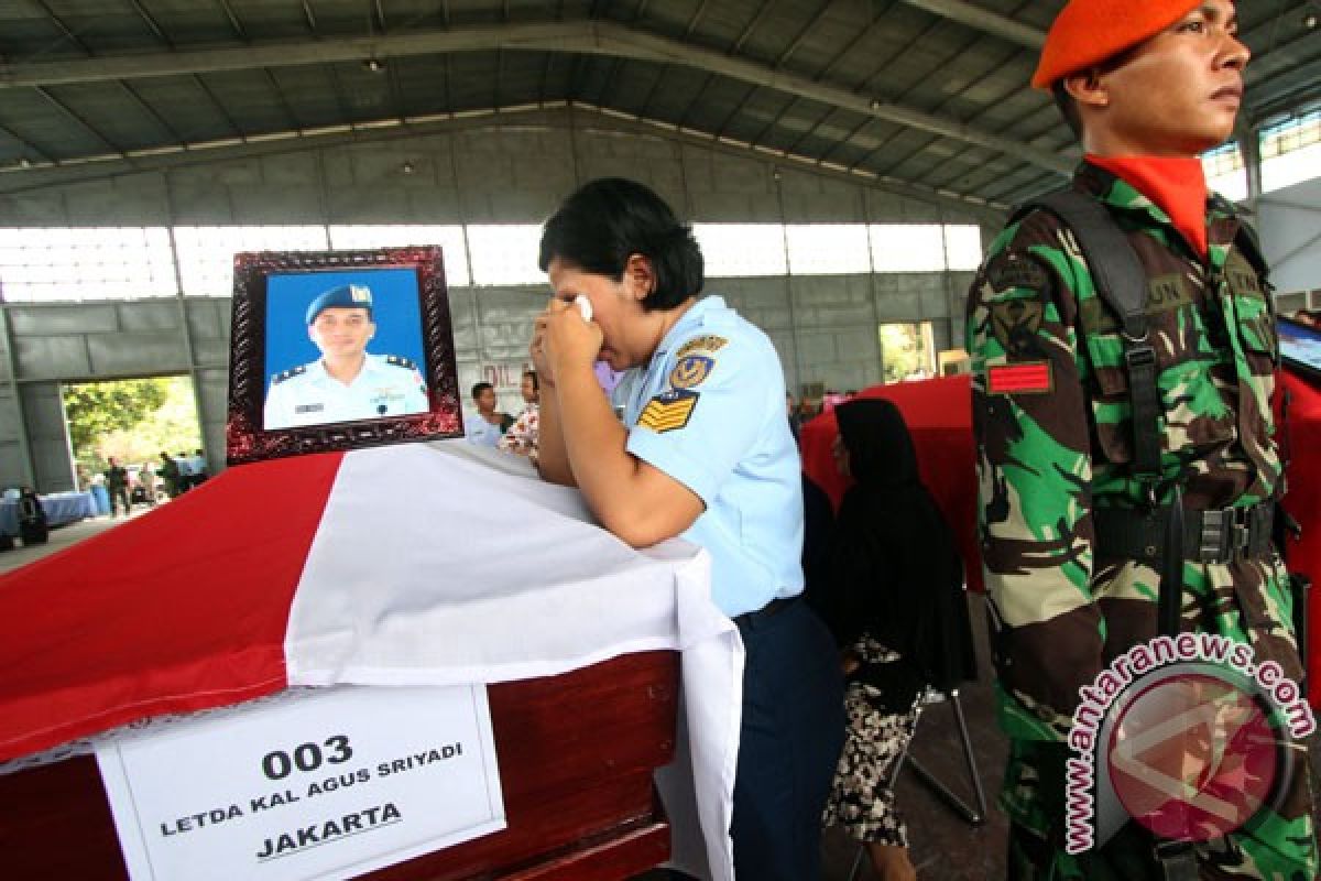 Anggota Kodim Magelang shalat ghaib untuk korban Hercules