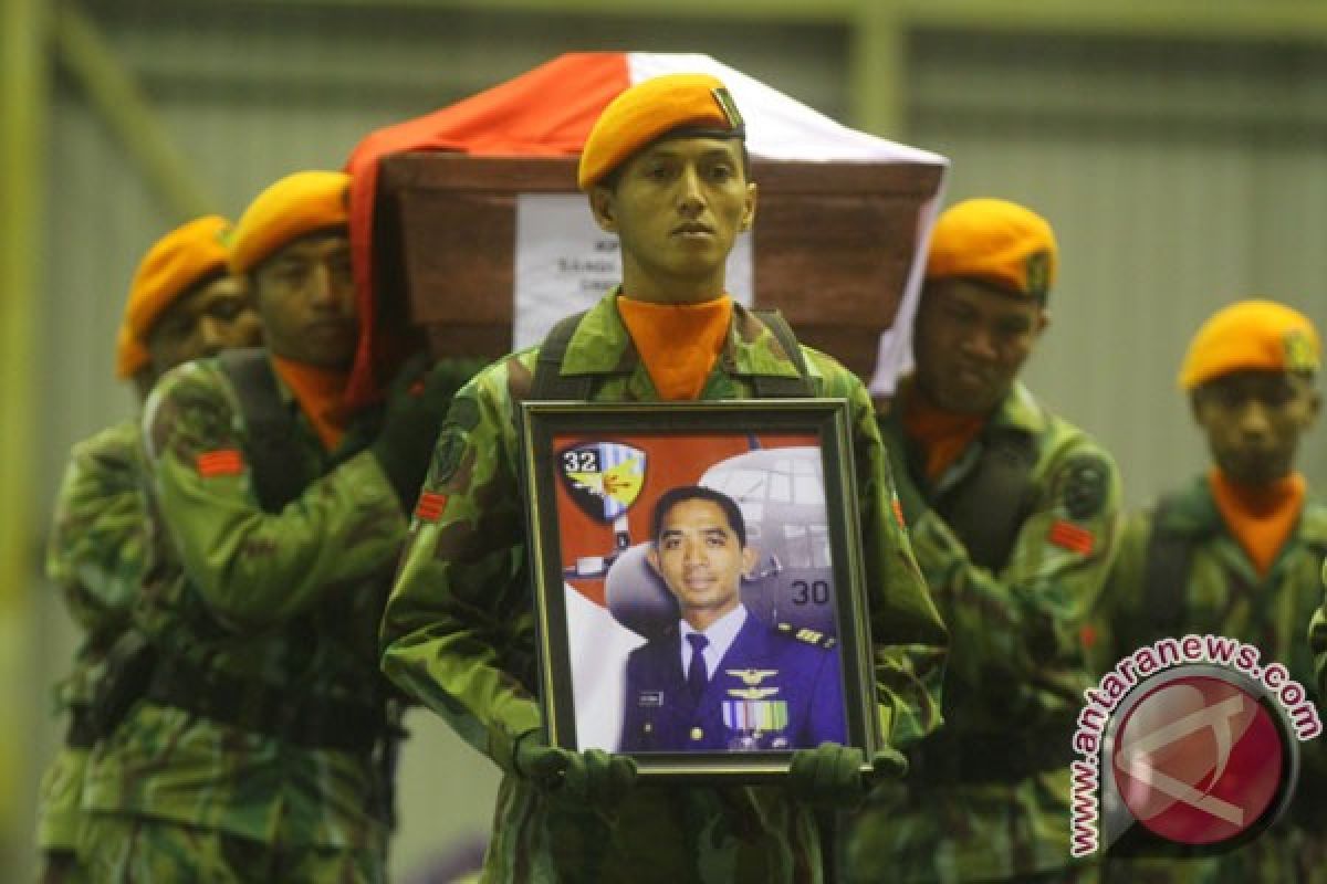 Kapten Sandy Permana dimakamkan secara militer