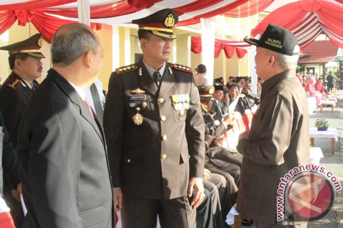 Muhidin Hadiri HUT Bhayangkara