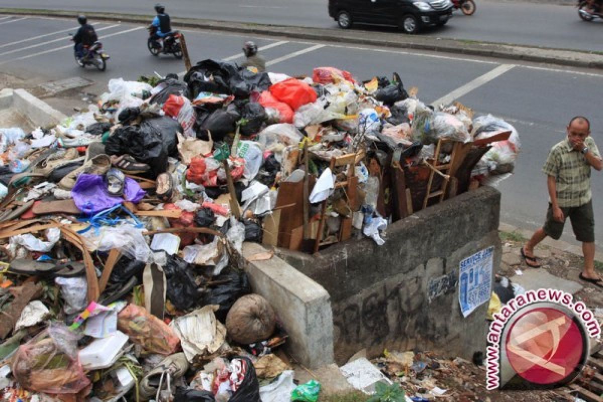 Volume sampah naik 100 persen di Muara Bulian 