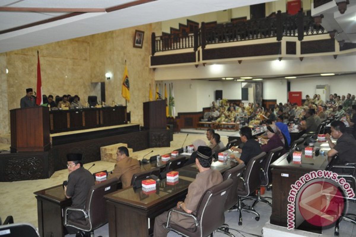 RAPBD Perubahan Kalsel Defisit Rp736 Miliar 