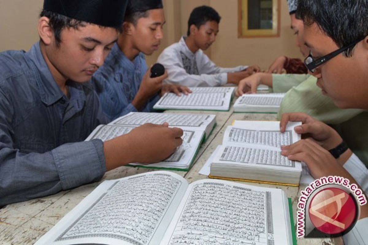 Gubernur Nuzulul Quran di Masjid seribu tiang