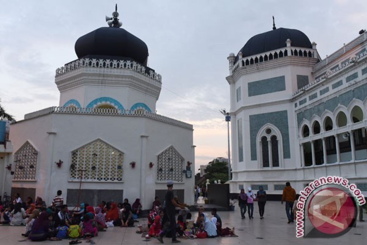 Pelajar Mamuju kagumi arsitektur Masjid Raya Medan