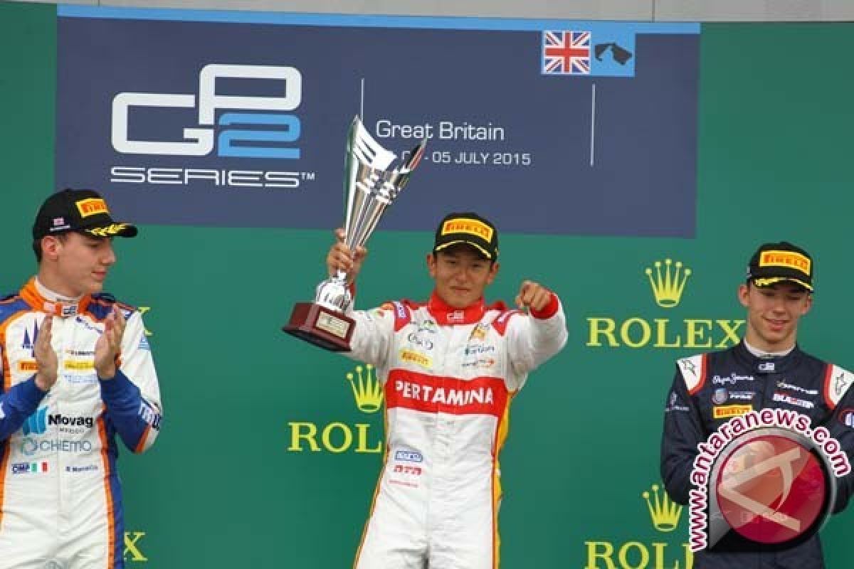 Rio Haryanto Berhasil Kumandangkan Indonesia Raya Di Silverstone Inggris