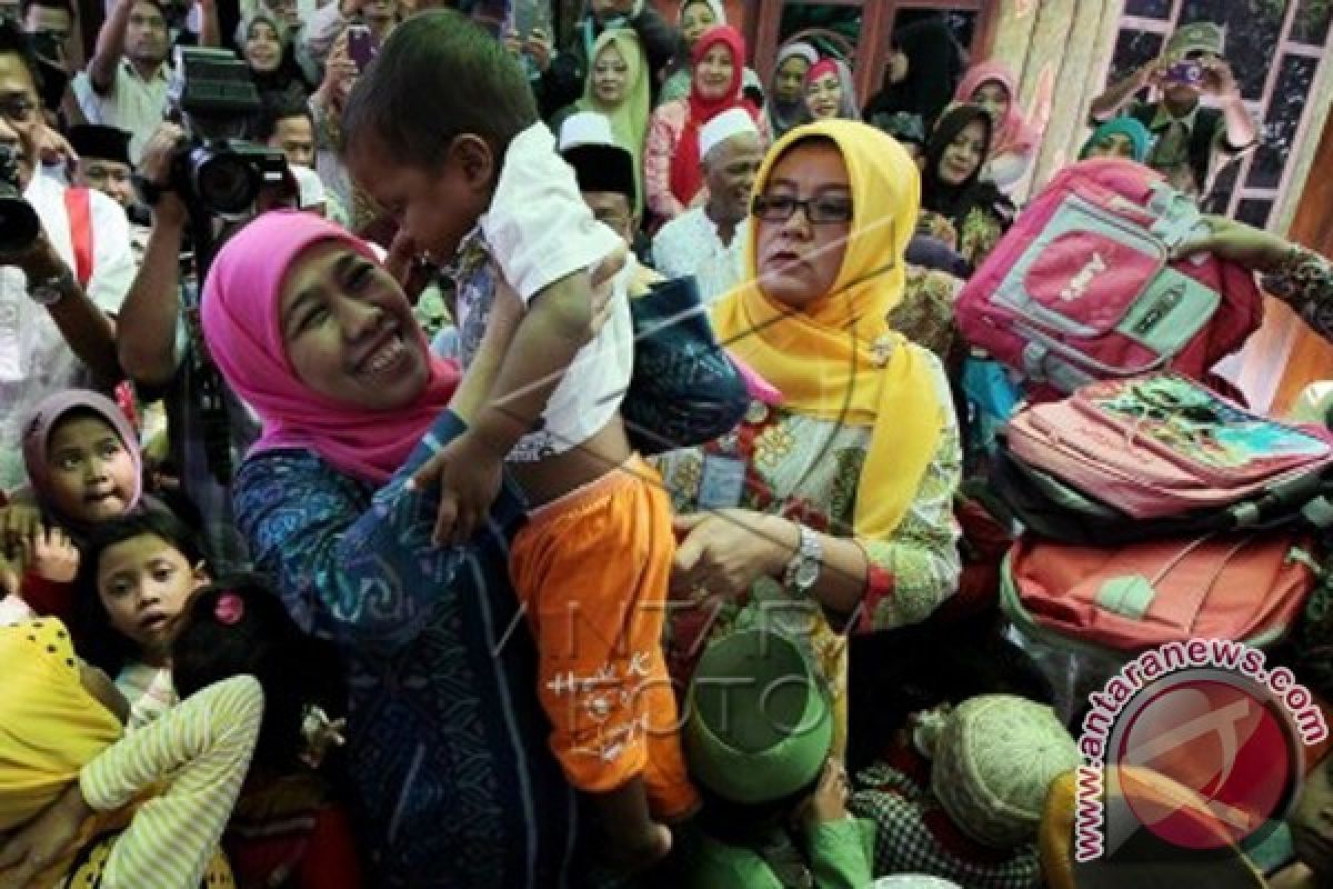 Mensos Upayakan Anak Panti Dapatkan Akta Kelahiran