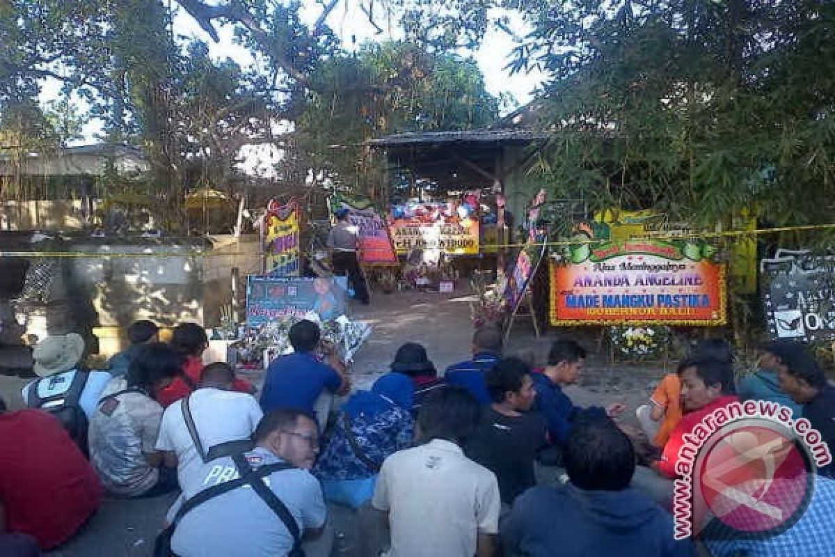 Tersangka Pembunuh Engeline Jalani 81 Adegan Rekonstruksi