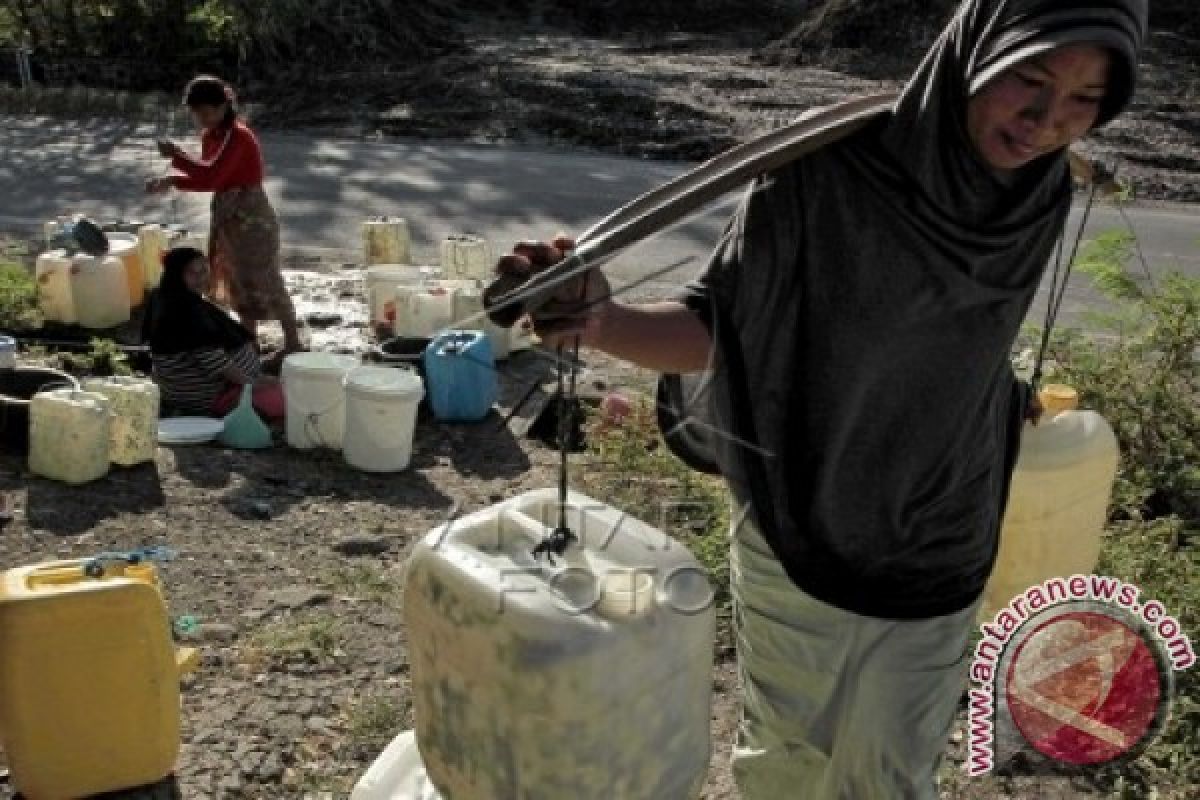 Warga Mamuju Tengah kesulitan air bersih 