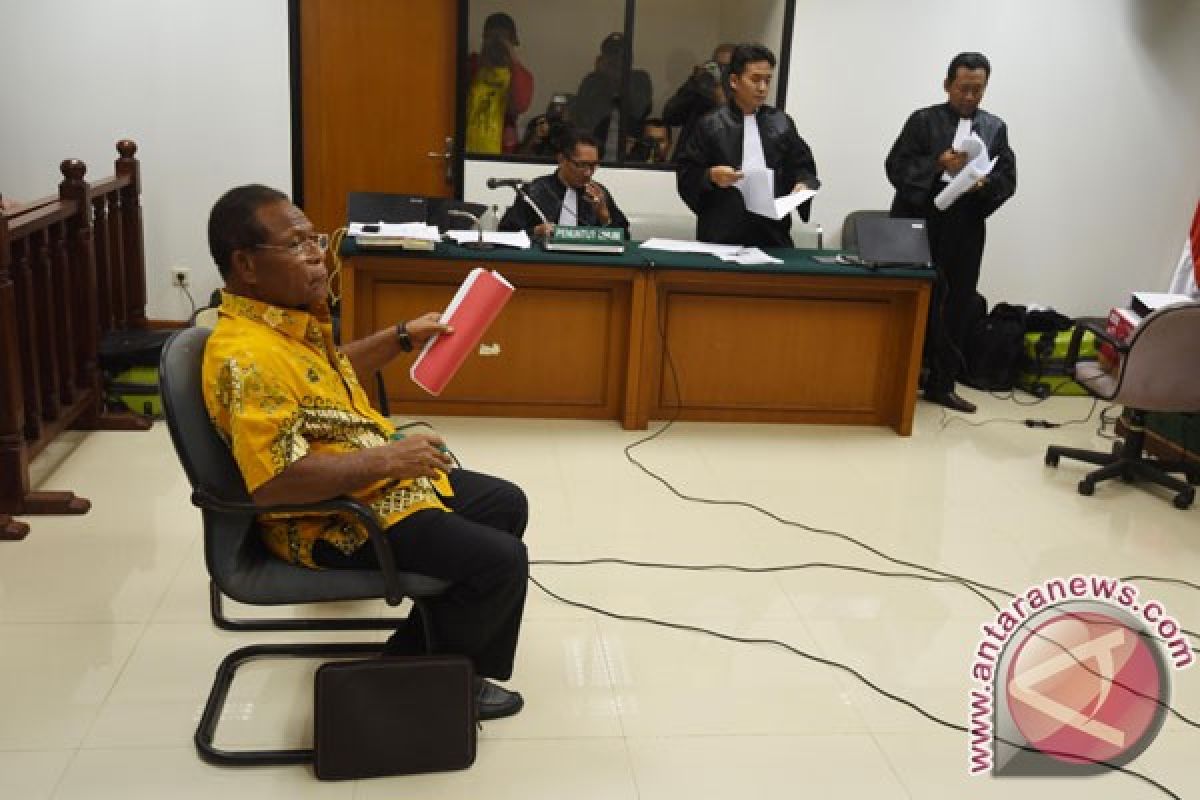 Mantan Gubernur Papua dituntut 7,5 tahun penjara