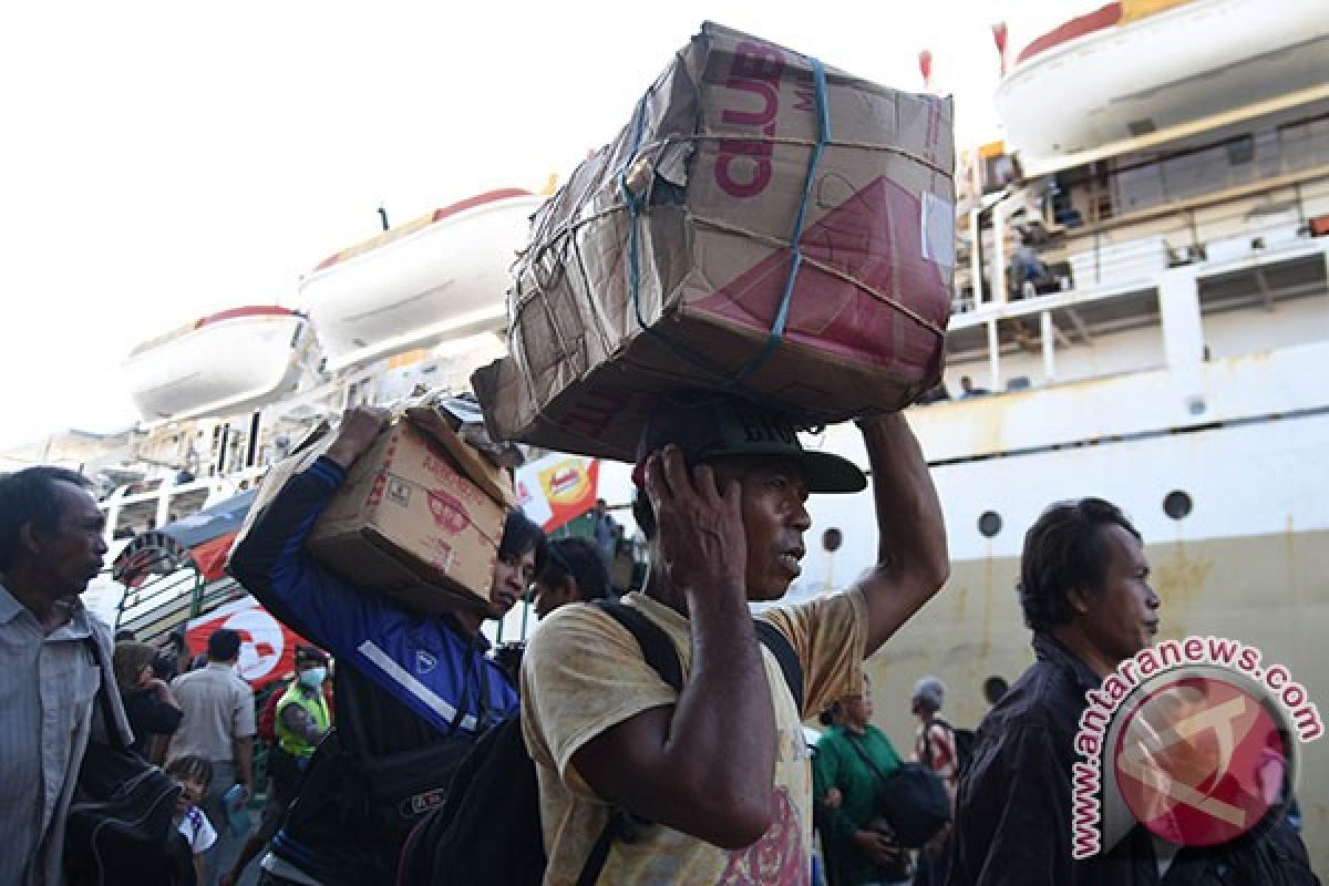 Pelabuhan Gresik Hentikan Pelayaran Semua Kapal