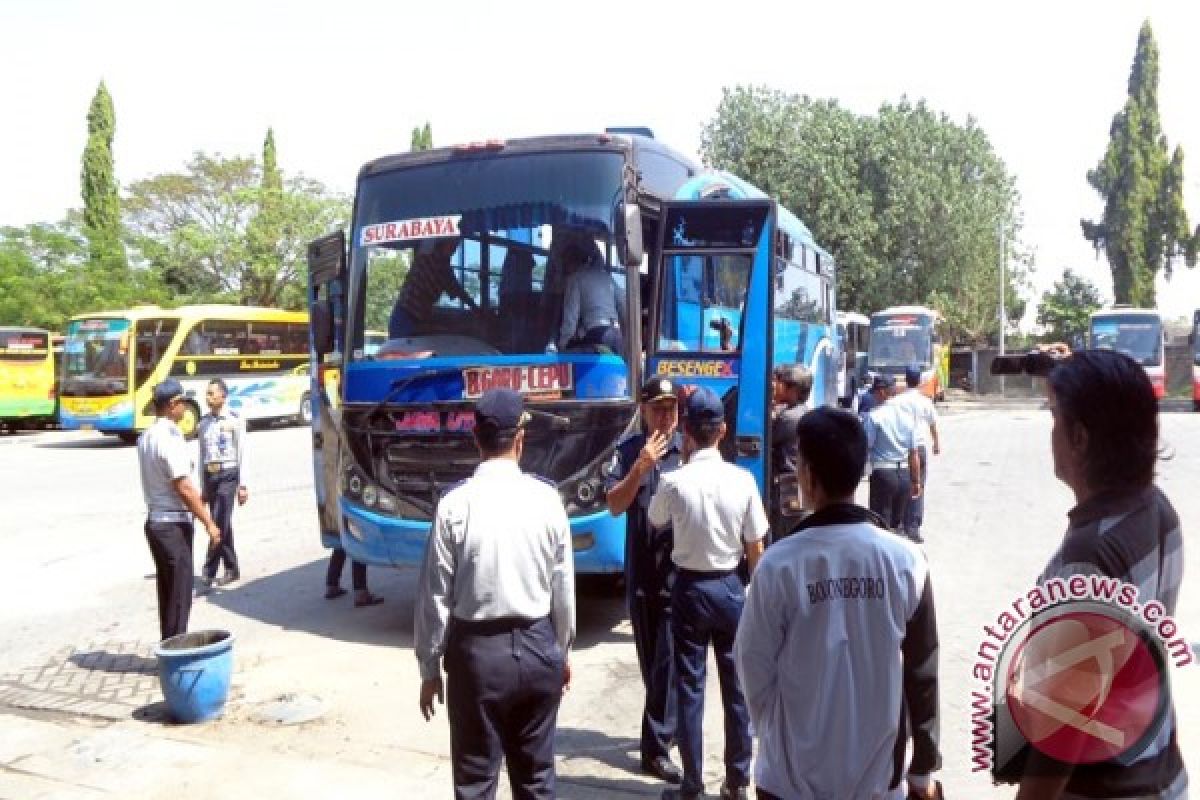 Kementerian Perhubungan Lakukan Pemeriksaan Bus di Madiun