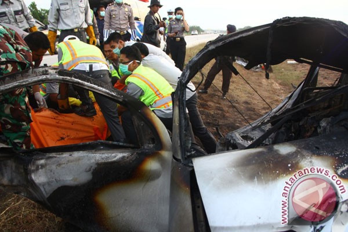 Tujuh orang meninggal dalam kecelakaan maut di Tol Cipali