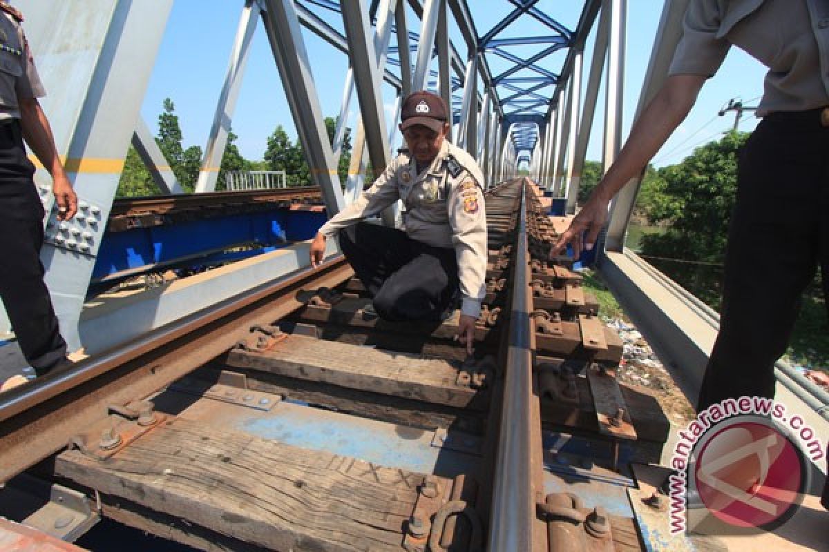 Kemenhub catat 121 titik jalur KA rawan longsor