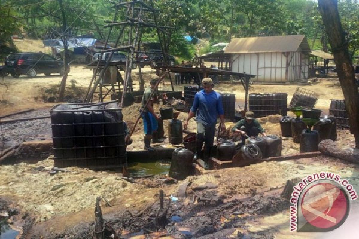 Pengamanan Lapangan Sumur Minyak Bojonegoro Enam Bulan