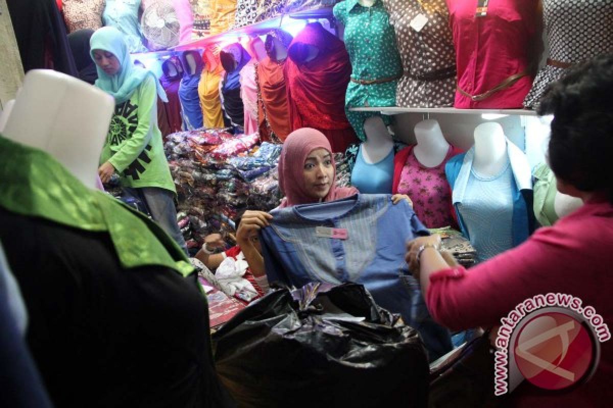 Penjualan Baju Lebaran Pasar Tradisional Tulungagung Meningkat