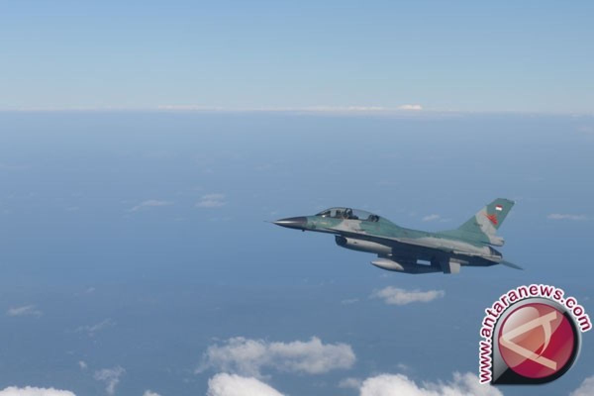 Dua Tewas Dalam Tabrakan Jet F-16 Dengan Pesawat Sipil