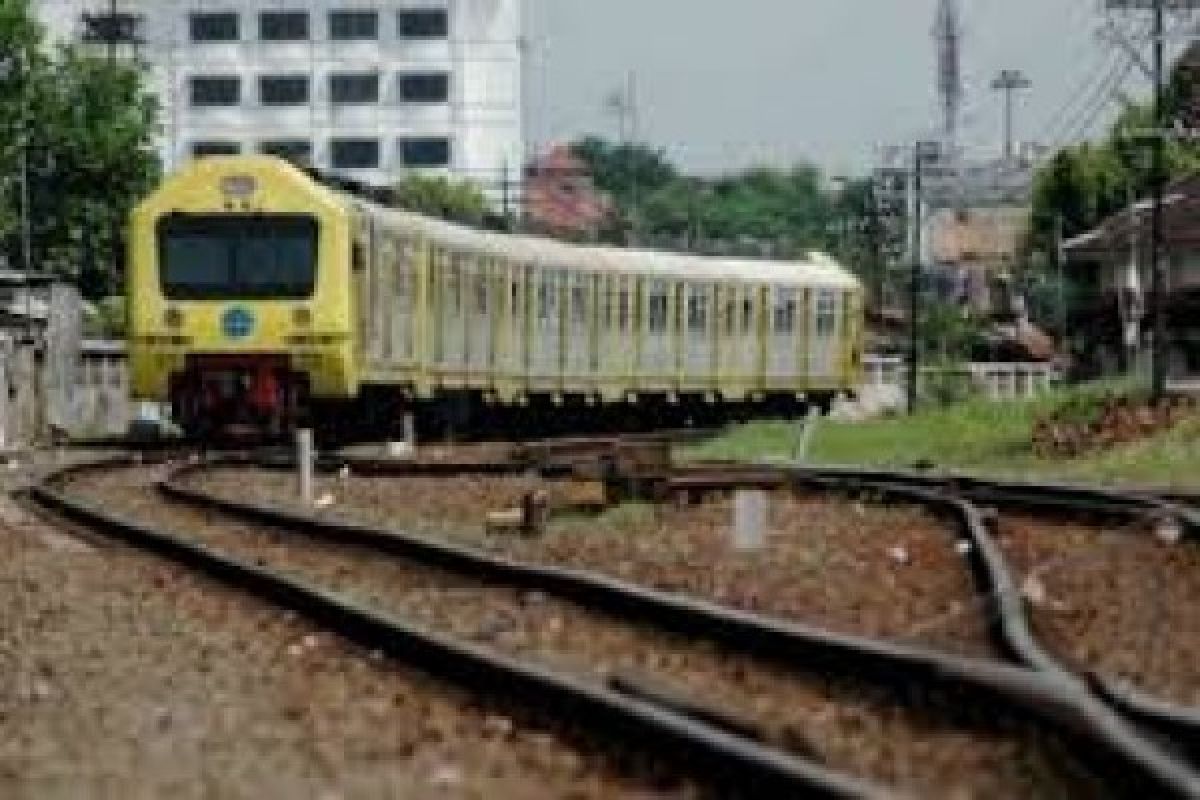 Kereta Prameks diberi label "Spirit Joglosemar" 