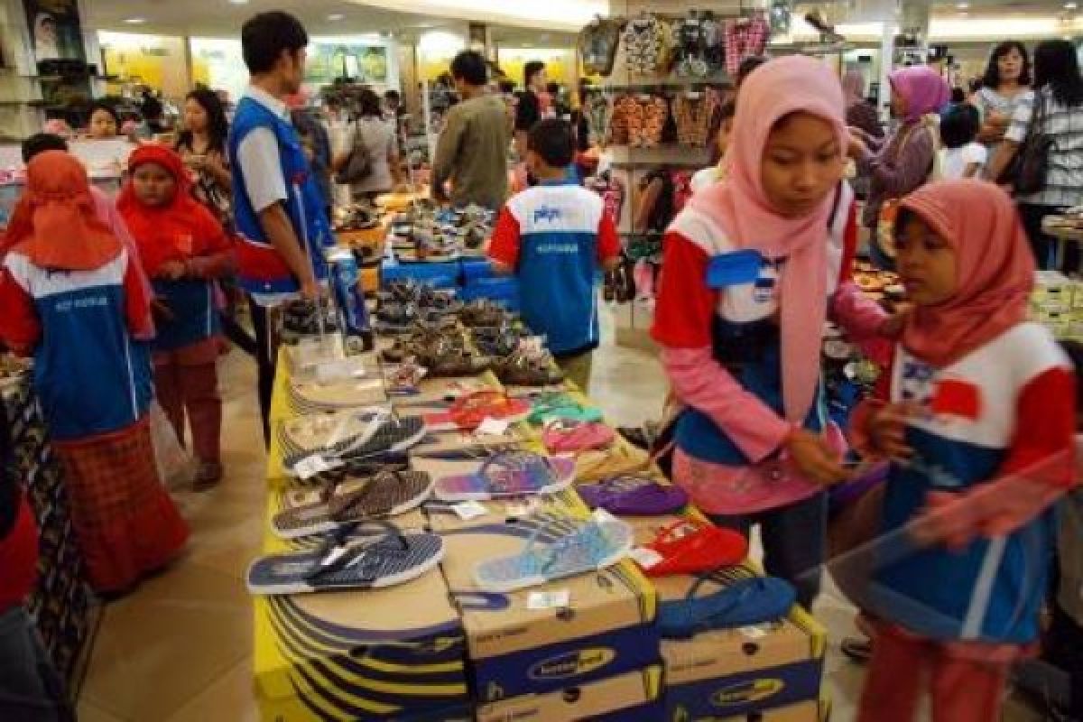 Anak Yatim di Kudus Belanja Gratis