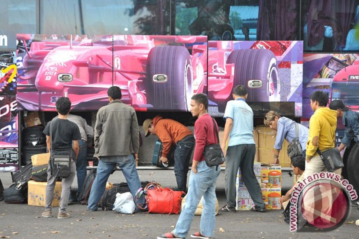 Pemudik arus balik padati Terminal Ubung