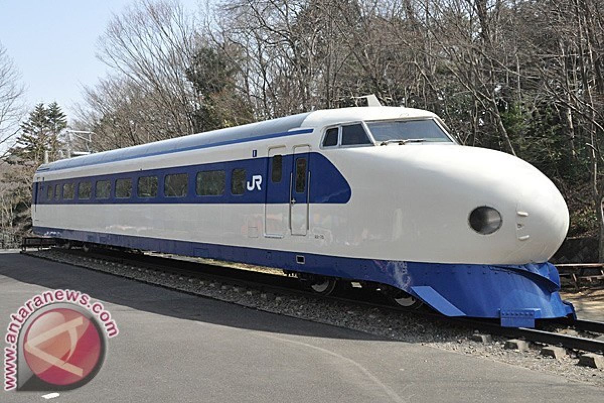Kereta cepat Shinkansen tabrak beruang, layanan sempat terganggu