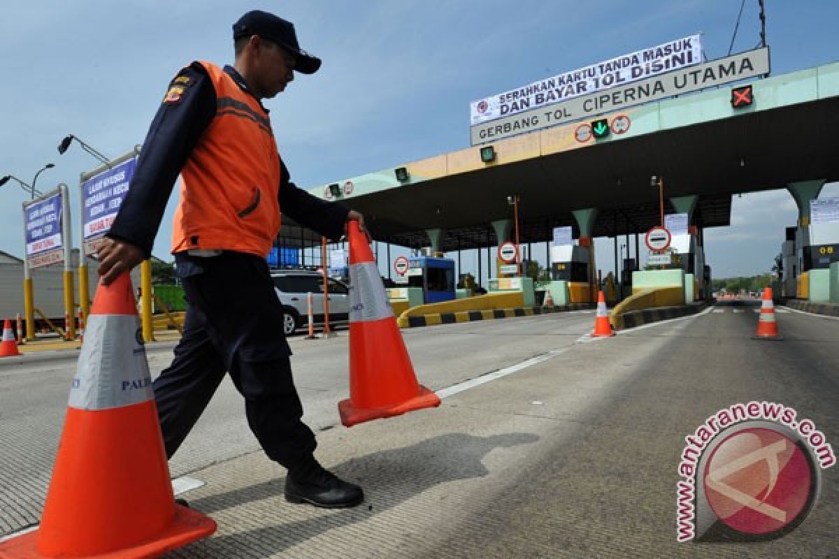 Arus kendaraan tol Jakarta-Cikampek relatif lancar