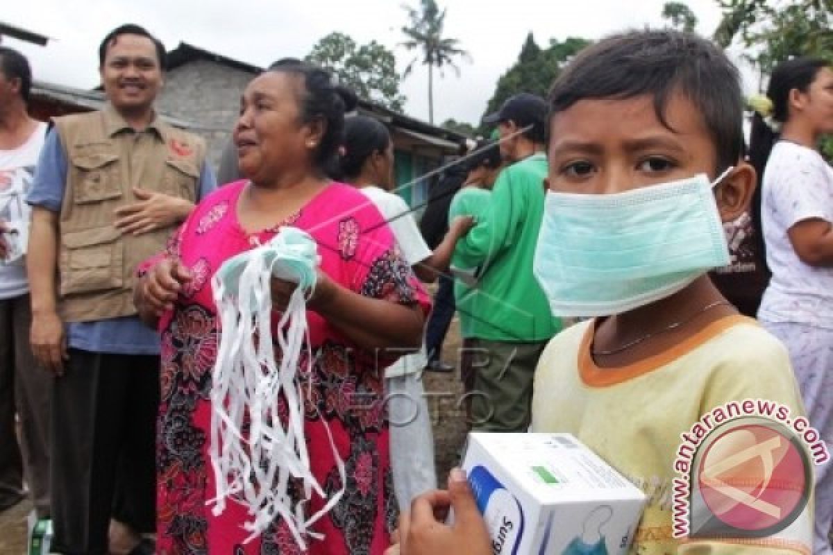 BPBD Banyuwangi Bagikan Ribuan Masker terkait Raung