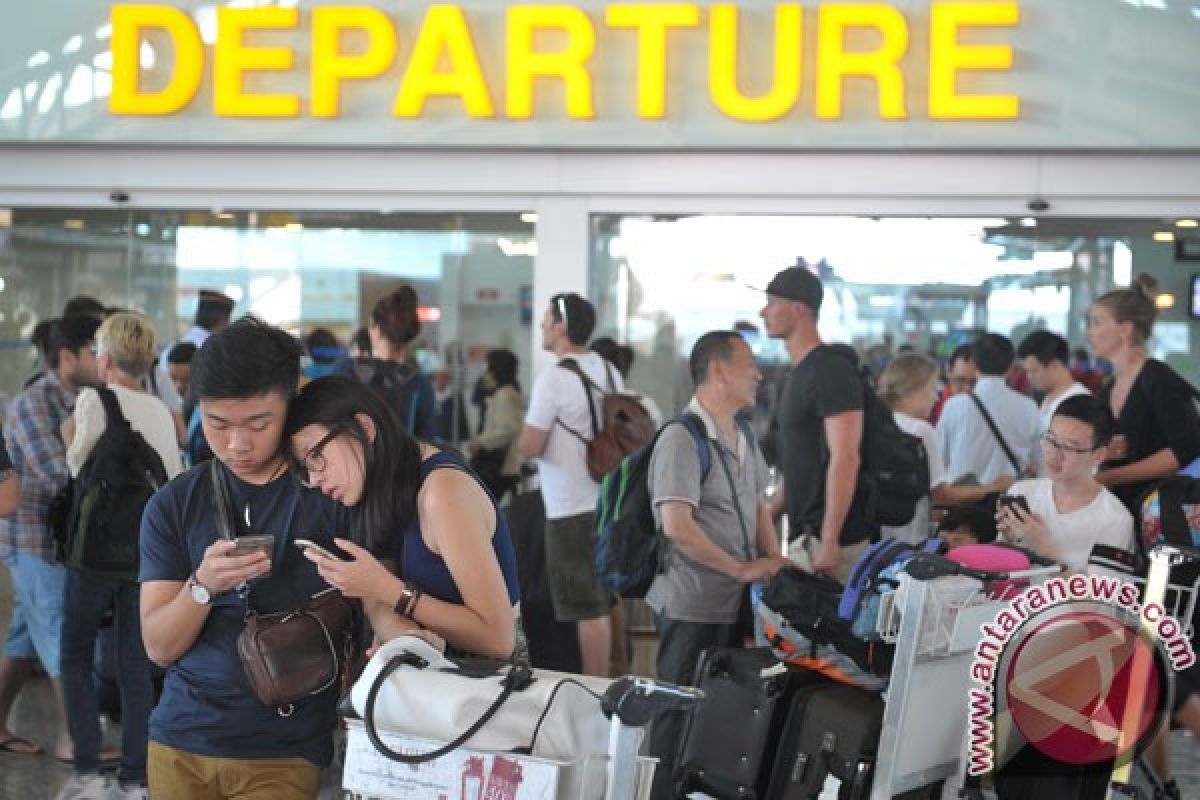 Bali airport operator establishes Mount Raung crisis centers