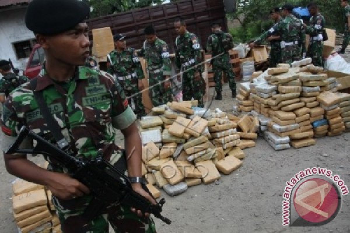 Polisi Pasbar Tangkap Pemiliki 1,1 Kg Ganja