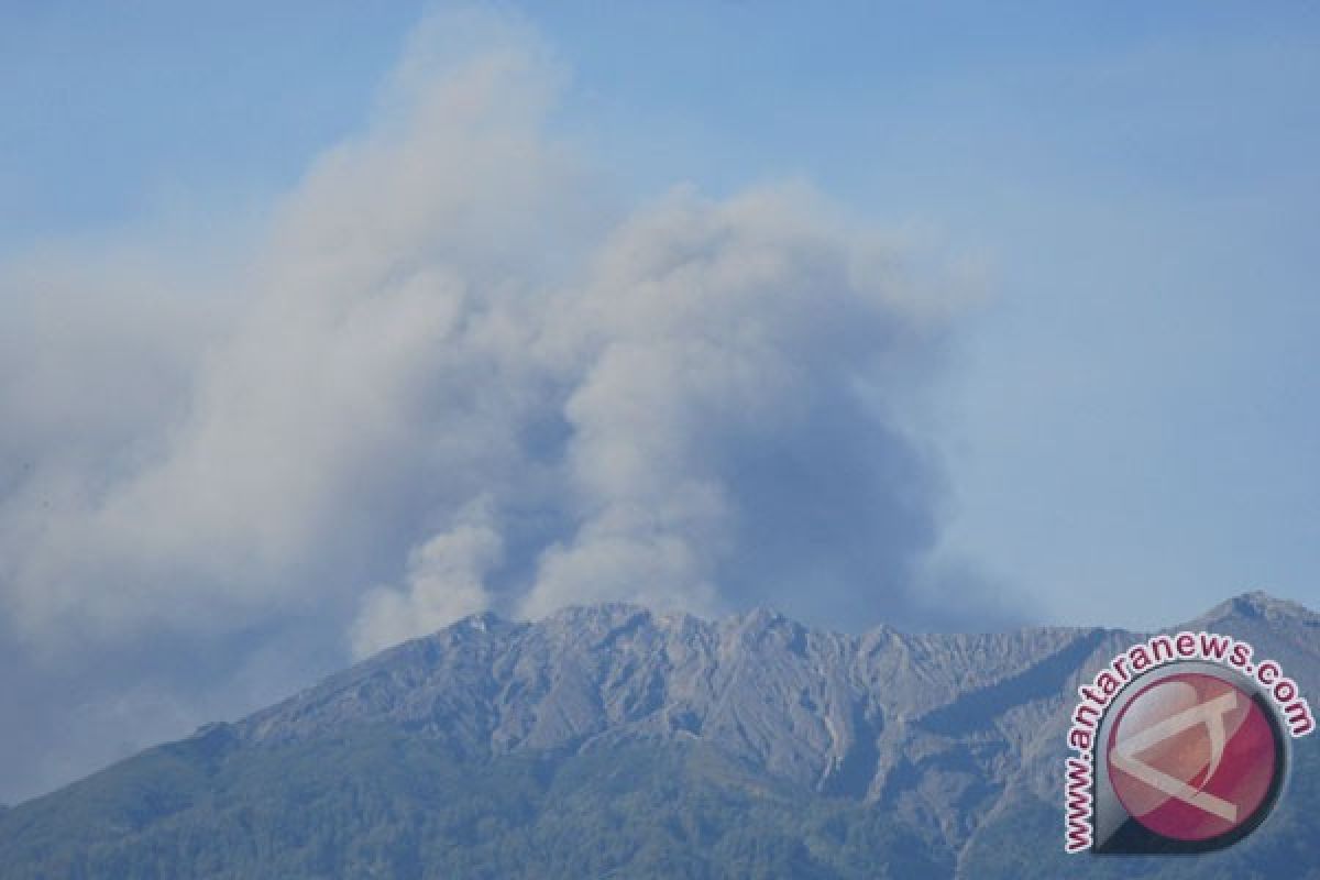 BNPB: masyarakat Gunung Raung belum perlu mengungsi