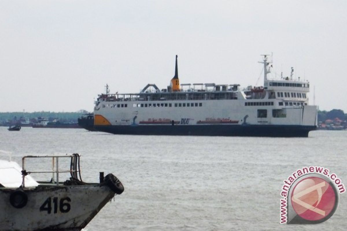 KRI Makassar-590 Angkut 710 Pemudik dari Surabaya