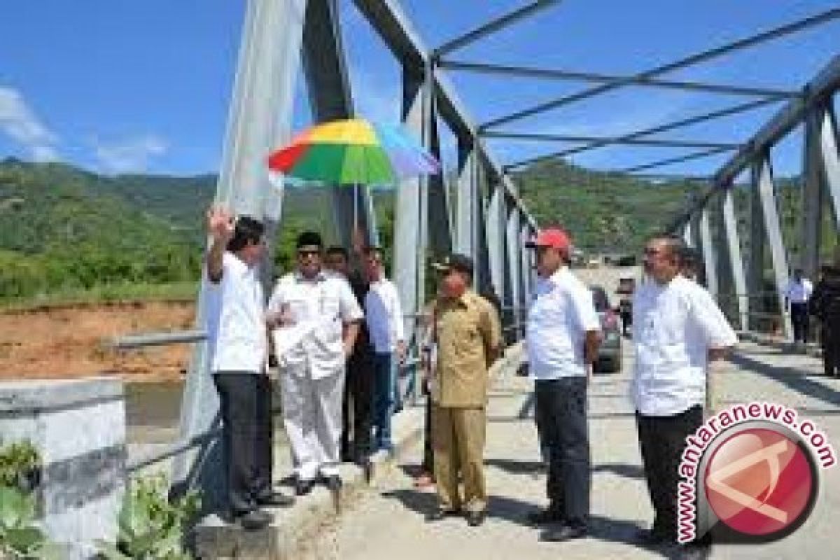 Warga Minta Pemerintah Segera Perbaiki Jembatan 