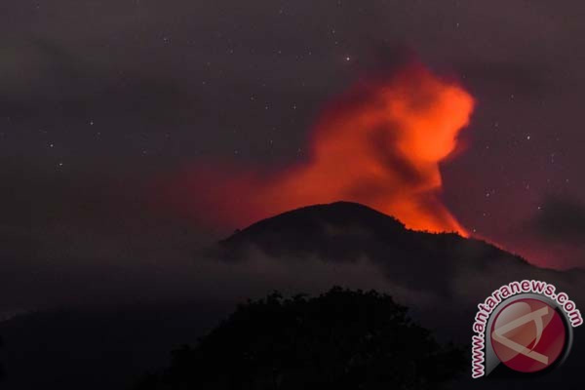 Jusuf Kalla tertahan di Bali terdampak letusan Gunung Raung