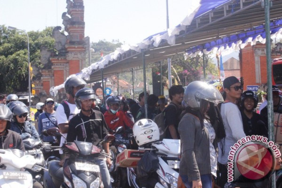 Mudik Lebaran Melalui Padang Bai Didominasi Roda Dua