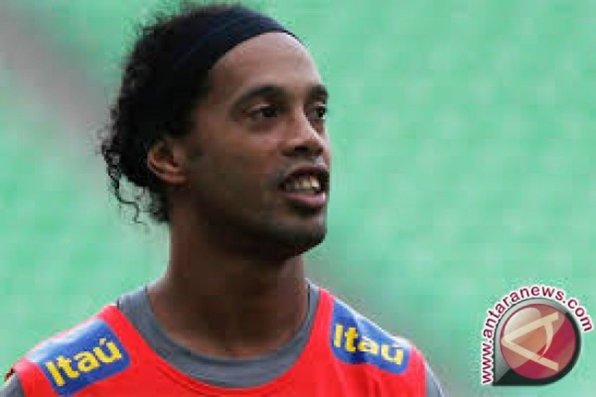 Ronaldinho teken kontrak dengan klub Rio Fluminense