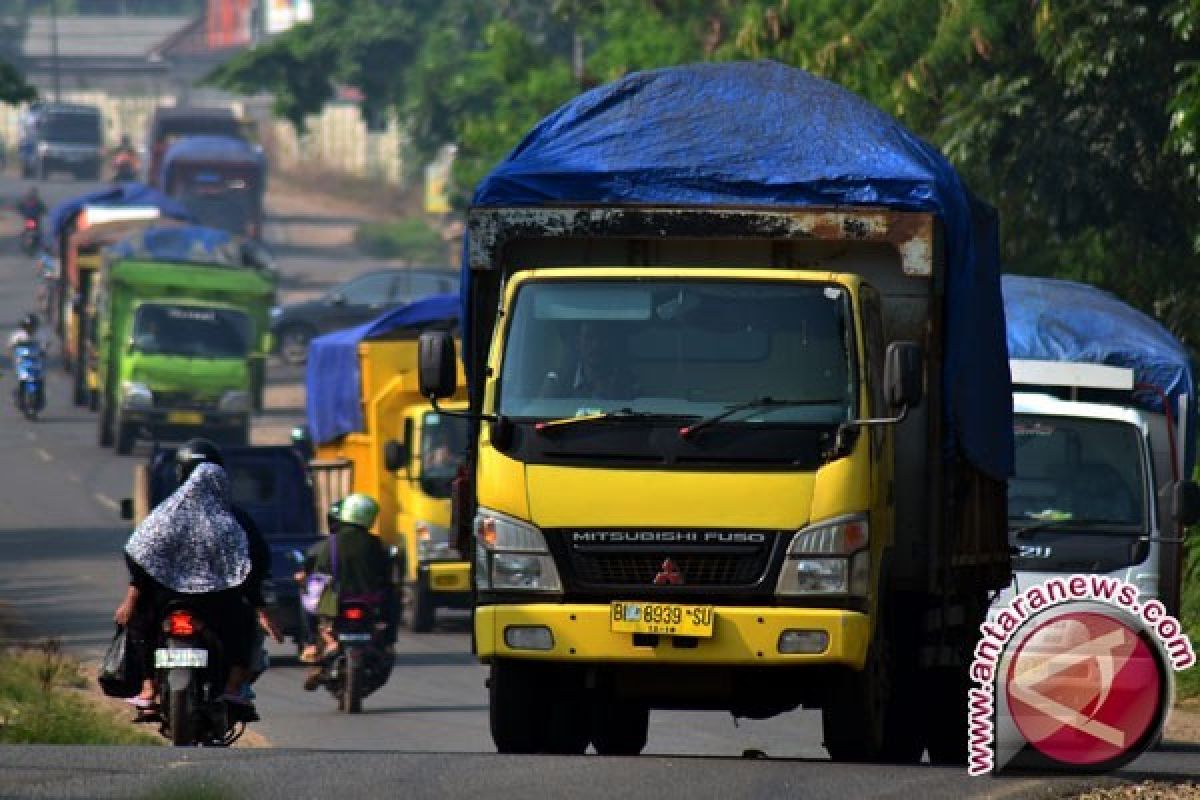 Izin melintas truk batubara hanya malam hari