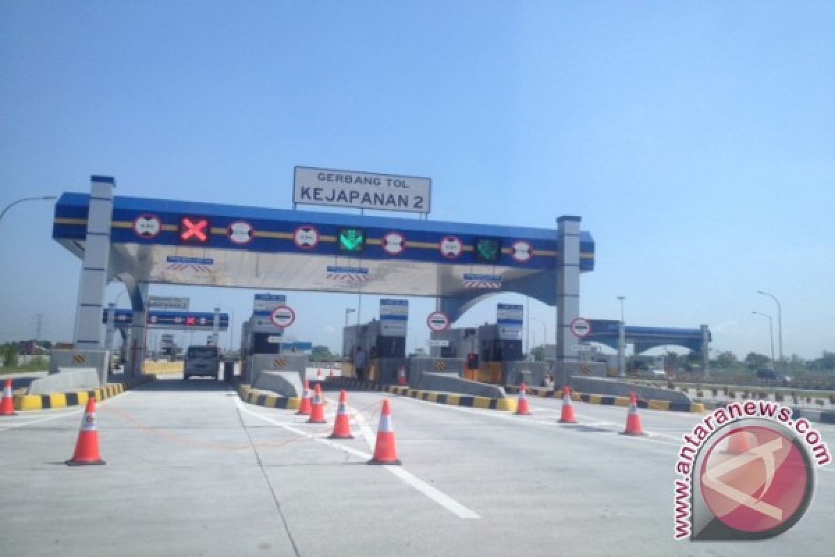 Arus Kendaraan Melalui  Tol Pasuruan Masih Normal