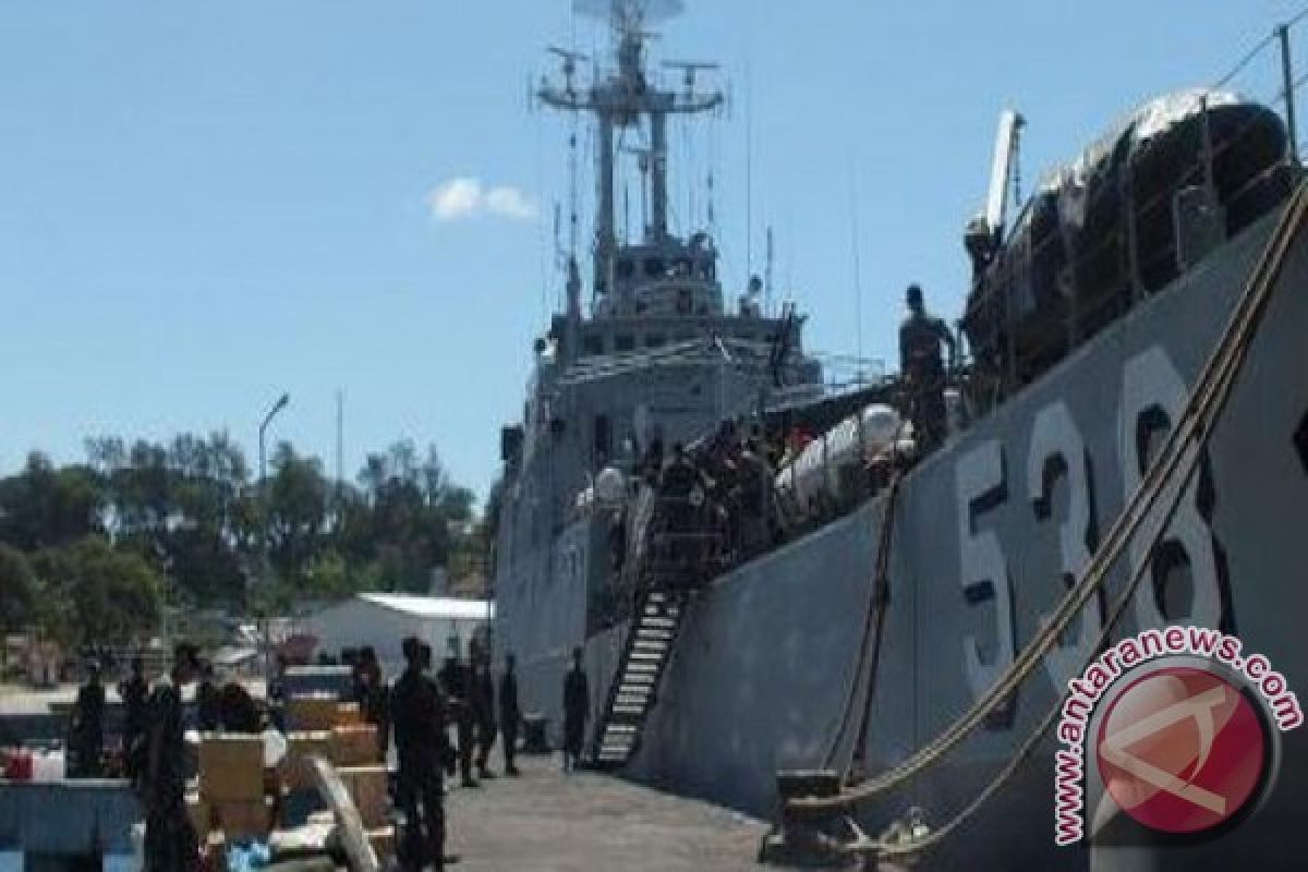 Navy Prepares Warship For Pemudik