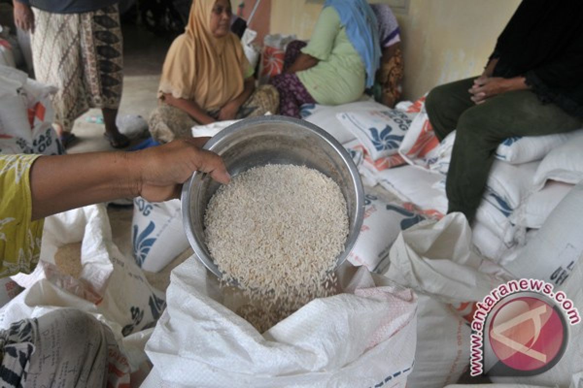 Warga Aceh Singkil tolak beras Raskin