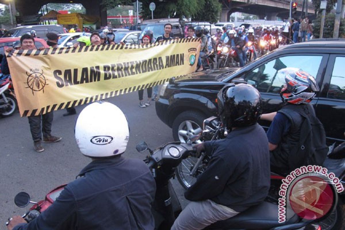 Ini cara komunitas vespa kampanyekan safety riding