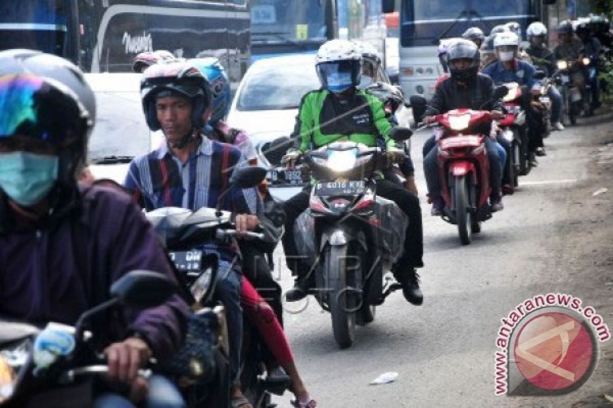 Pemudik Bermotor Ramaikan Jalan Arteri Karawang