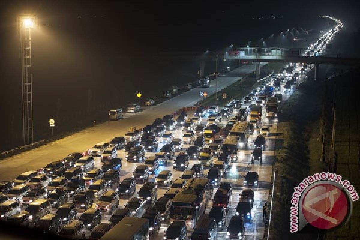 Arus mudik Pantura Karawang-Subang padat merayap